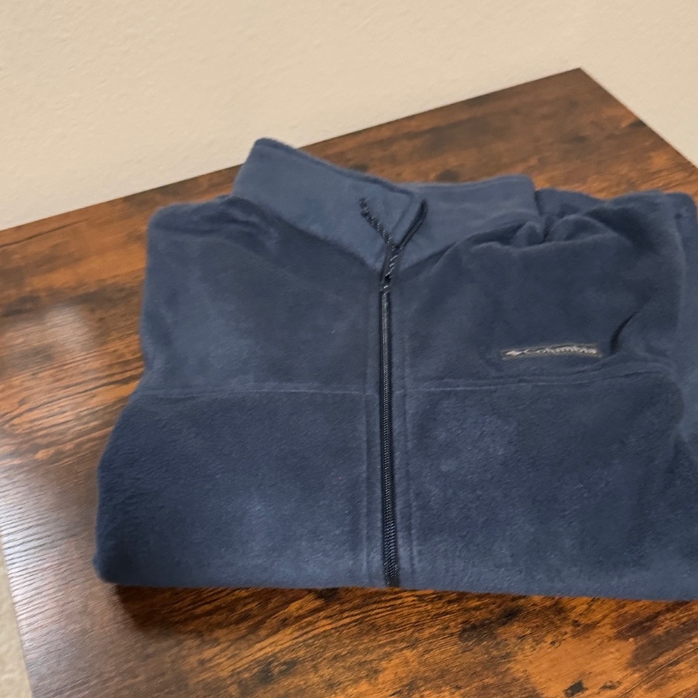 Columbia Men's Deep Blue Zip-Up Sweater. NWOT